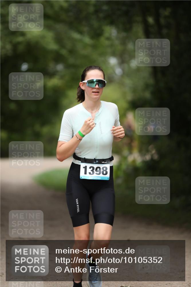 30.08.2026 - Elbe Triathlon Hamburg Antke Förster http://msf.ph/oto/10105352 30.08.2026 12:03:13 Laufen 1398 meine-sportfotos.de