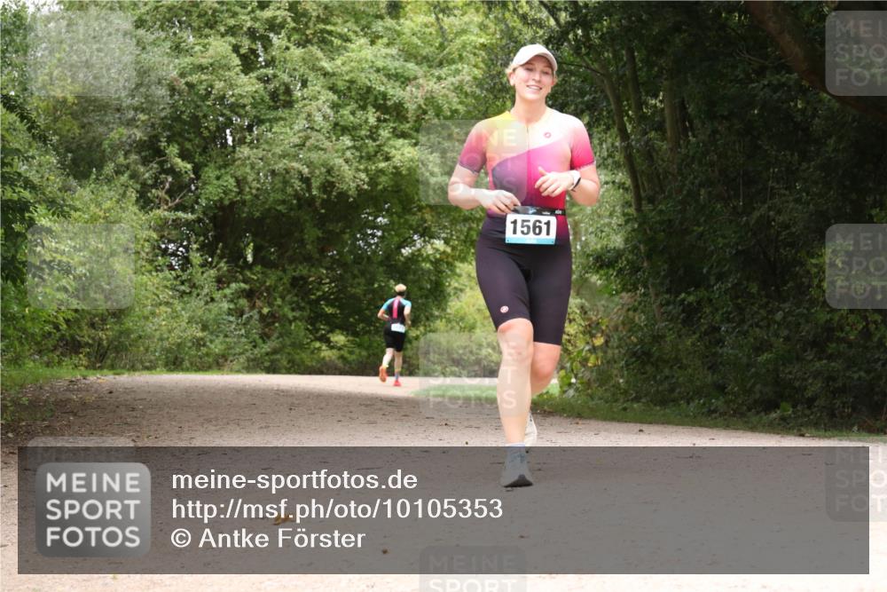 30.08.2026 - Elbe Triathlon Hamburg Antke Förster http://msf.ph/oto/10105353 30.08.2026 12:06:54 Laufen 1561 meine-sportfotos.de