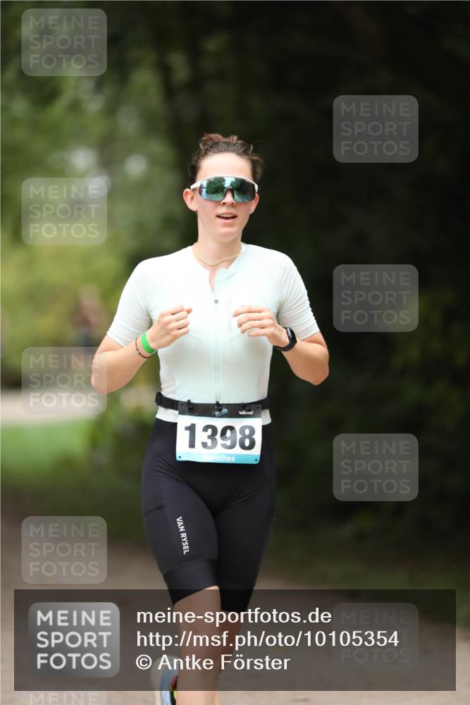 30.08.2026 - Elbe Triathlon Hamburg Antke Förster http://msf.ph/oto/10105354 30.08.2026 12:03:13 Laufen 1398 meine-sportfotos.de