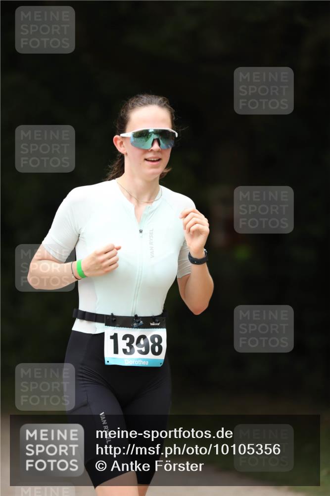 30.08.2026 - Elbe Triathlon Hamburg Antke Förster http://msf.ph/oto/10105356 30.08.2026 12:03:14 Laufen 1398 meine-sportfotos.de