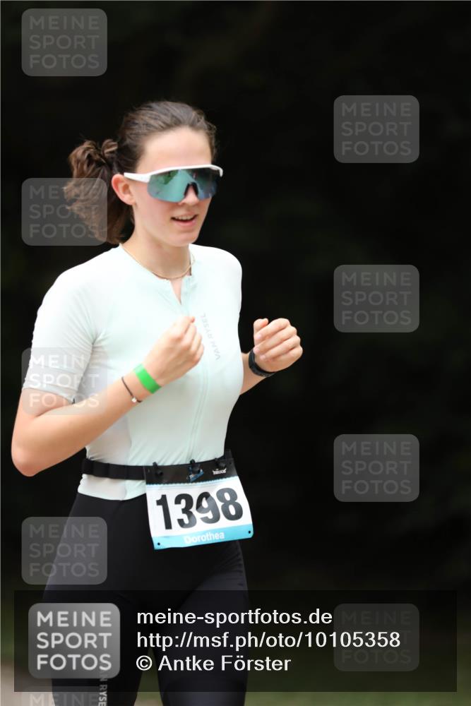 30.08.2026 - Elbe Triathlon Hamburg Antke Förster http://msf.ph/oto/10105358 30.08.2026 12:03:14 Laufen 1398 meine-sportfotos.de