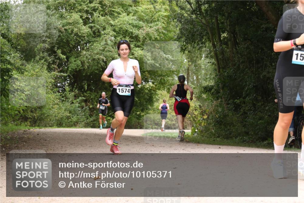 30.08.2026 - Elbe Triathlon Hamburg Antke Förster http://msf.ph/oto/10105371 30.08.2026 12:07:15 Laufen 1574, 15 meine-sportfotos.de