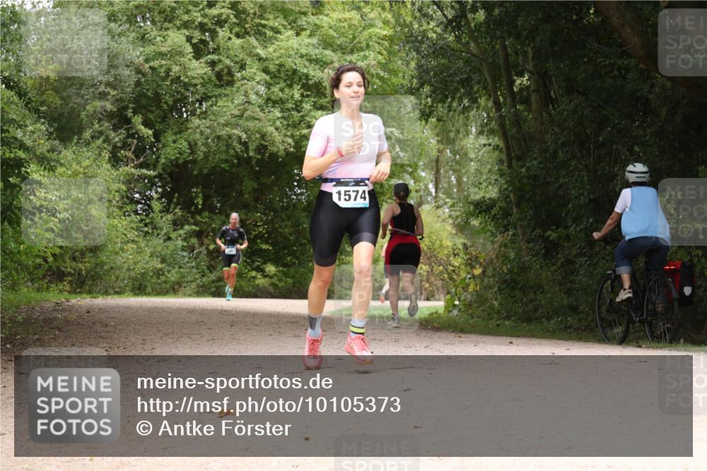 30.08.2026 - Elbe Triathlon Hamburg Antke Förster http://msf.ph/oto/10105373 30.08.2026 12:07:15 Laufen 1574 meine-sportfotos.de