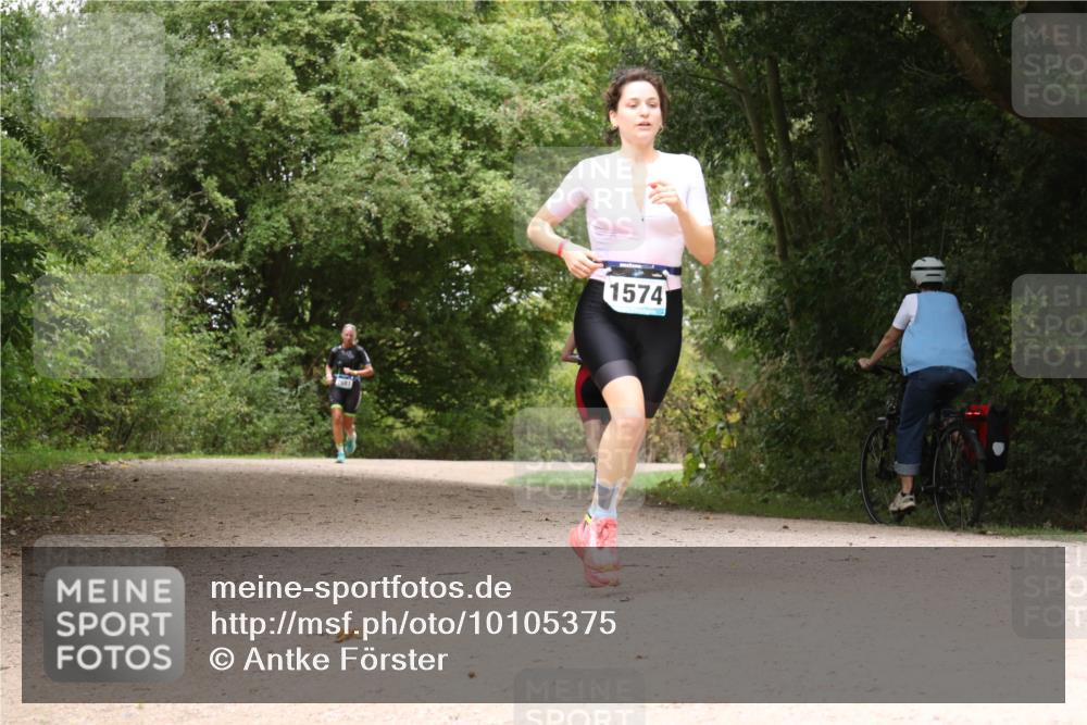 30.08.2026 - Elbe Triathlon Hamburg Antke Förster http://msf.ph/oto/10105375 30.08.2026 12:07:16 Laufen 1574 meine-sportfotos.de