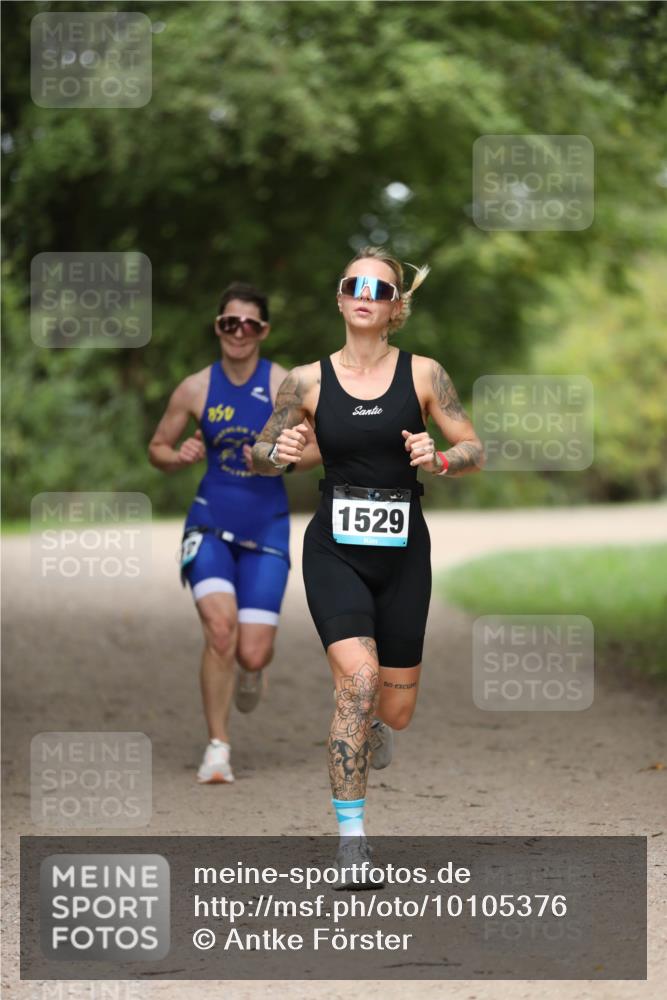 30.08.2026 - Elbe Triathlon Hamburg Antke Förster http://msf.ph/oto/10105376 30.08.2026 12:03:25 Laufen 850, 1529 meine-sportfotos.de