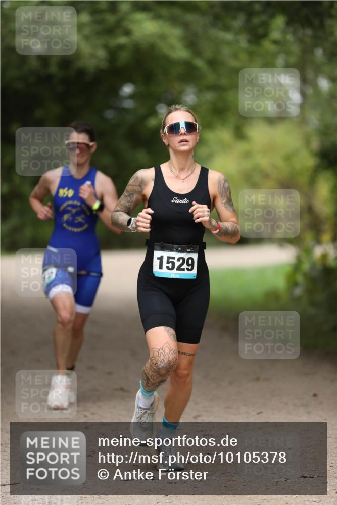 30.08.2026 - Elbe Triathlon Hamburg Antke Förster http://msf.ph/oto/10105378 30.08.2026 12:03:26 Laufen 850, 1529 meine-sportfotos.de