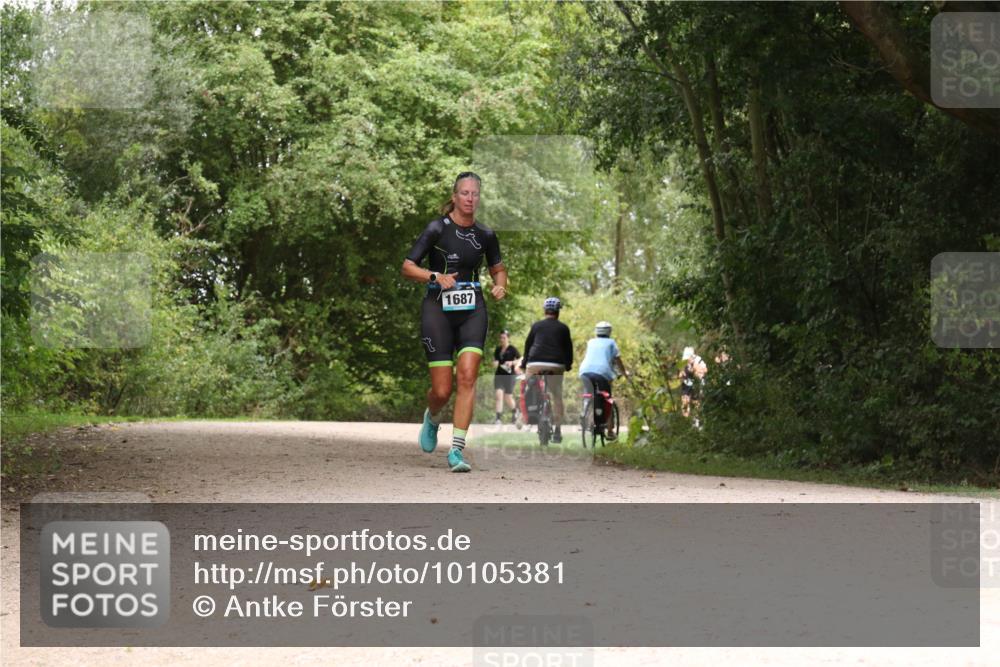 30.08.2026 - Elbe Triathlon Hamburg Antke Förster http://msf.ph/oto/10105381 30.08.2026 12:07:23 Laufen 1687 meine-sportfotos.de