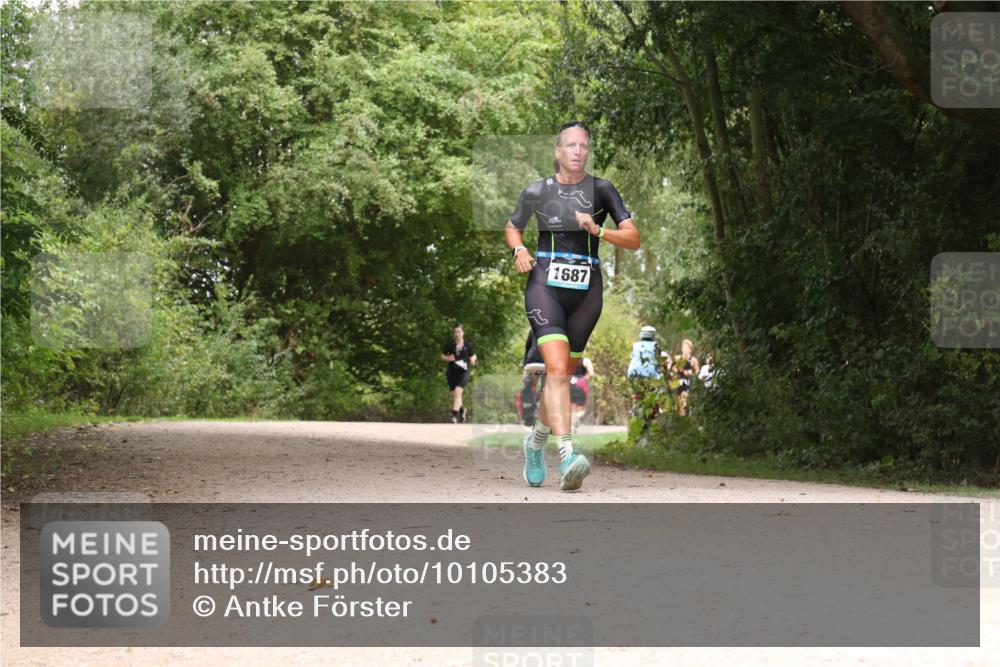 30.08.2026 - Elbe Triathlon Hamburg Antke Förster http://msf.ph/oto/10105383 30.08.2026 12:07:24 Laufen 1687 meine-sportfotos.de