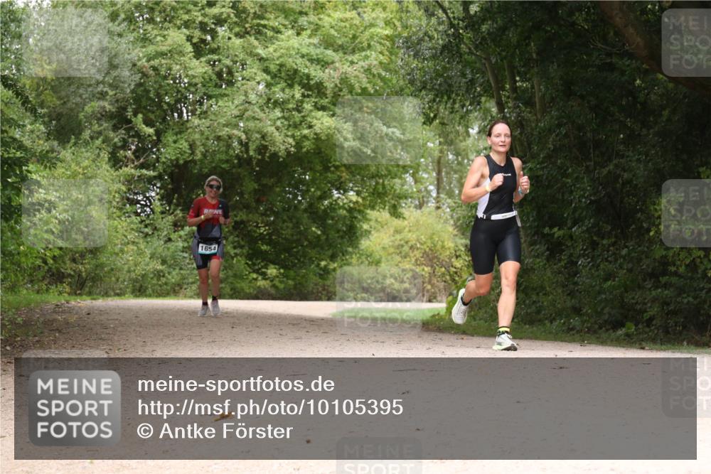 30.08.2026 - Elbe Triathlon Hamburg Antke Förster http://msf.ph/oto/10105395 30.08.2026 12:09:01 Laufen 1654 meine-sportfotos.de
