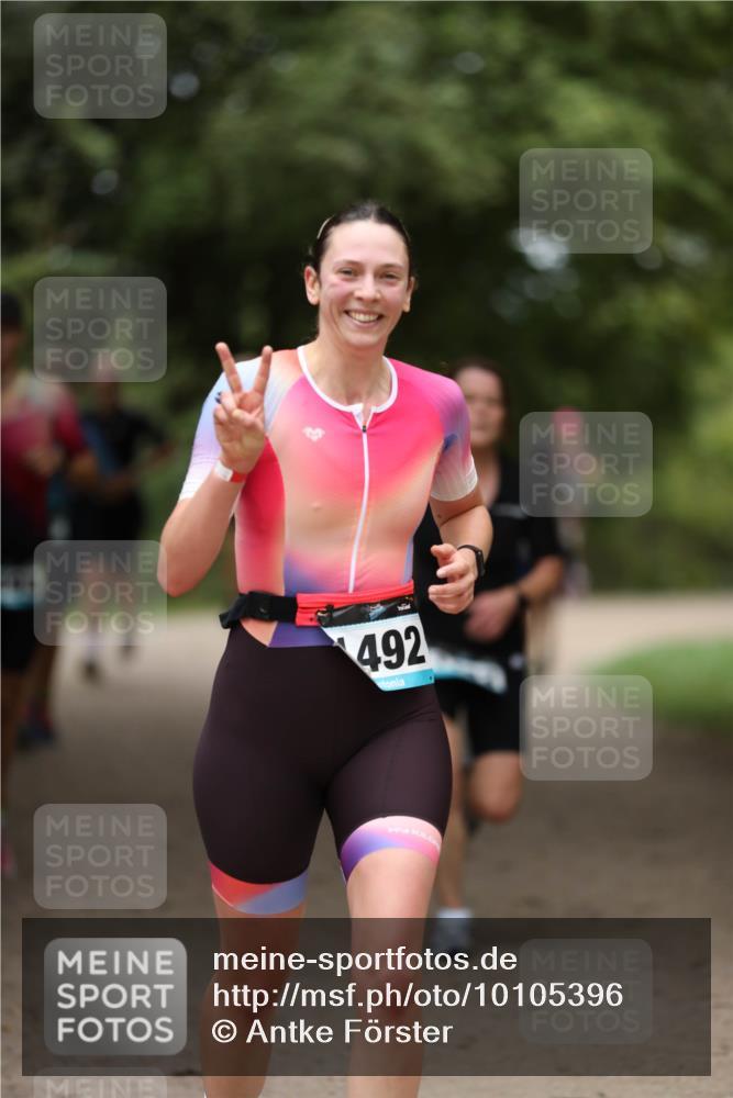 30.08.2026 - Elbe Triathlon Hamburg Antke Förster http://msf.ph/oto/10105396 30.08.2026 12:04:00 Laufen 492 meine-sportfotos.de