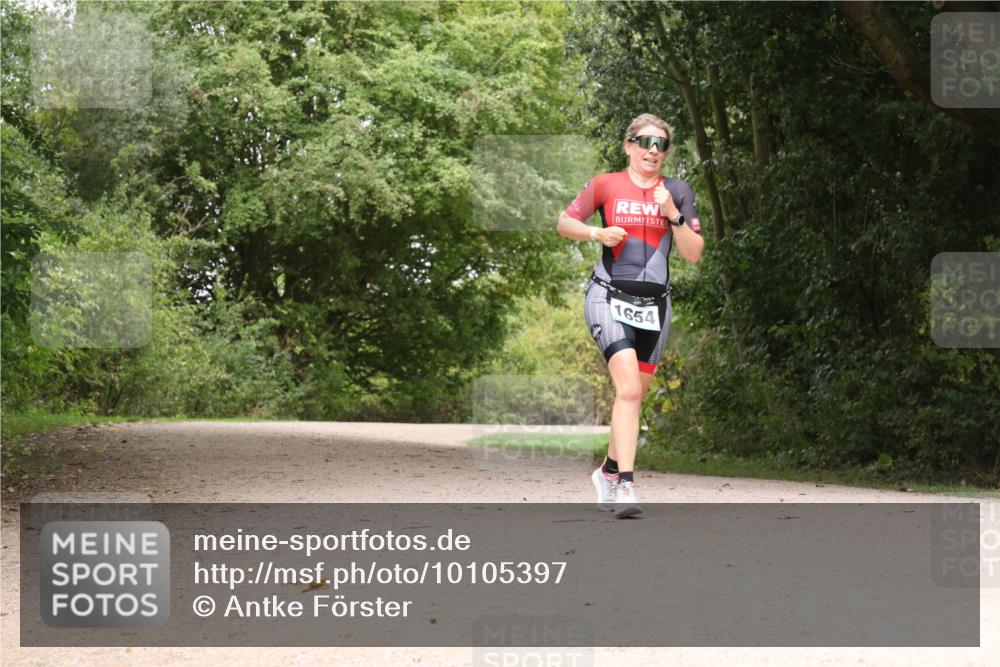 30.08.2026 - Elbe Triathlon Hamburg Antke Förster http://msf.ph/oto/10105397 30.08.2026 12:09:05 Laufen 1654 meine-sportfotos.de