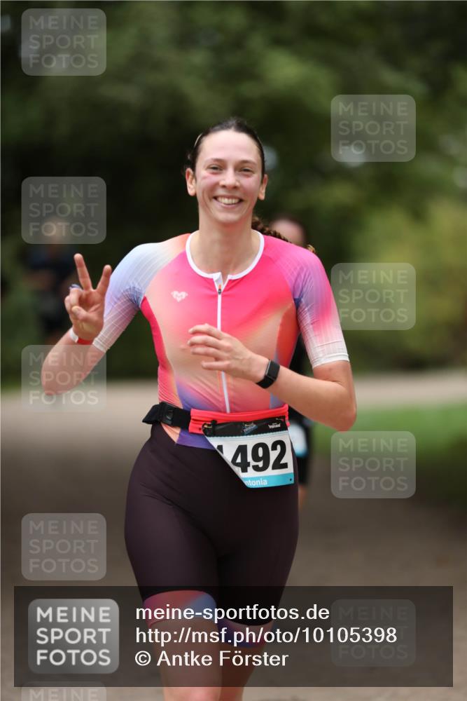 30.08.2026 - Elbe Triathlon Hamburg Antke Förster http://msf.ph/oto/10105398 30.08.2026 12:04:00 Laufen 492 meine-sportfotos.de