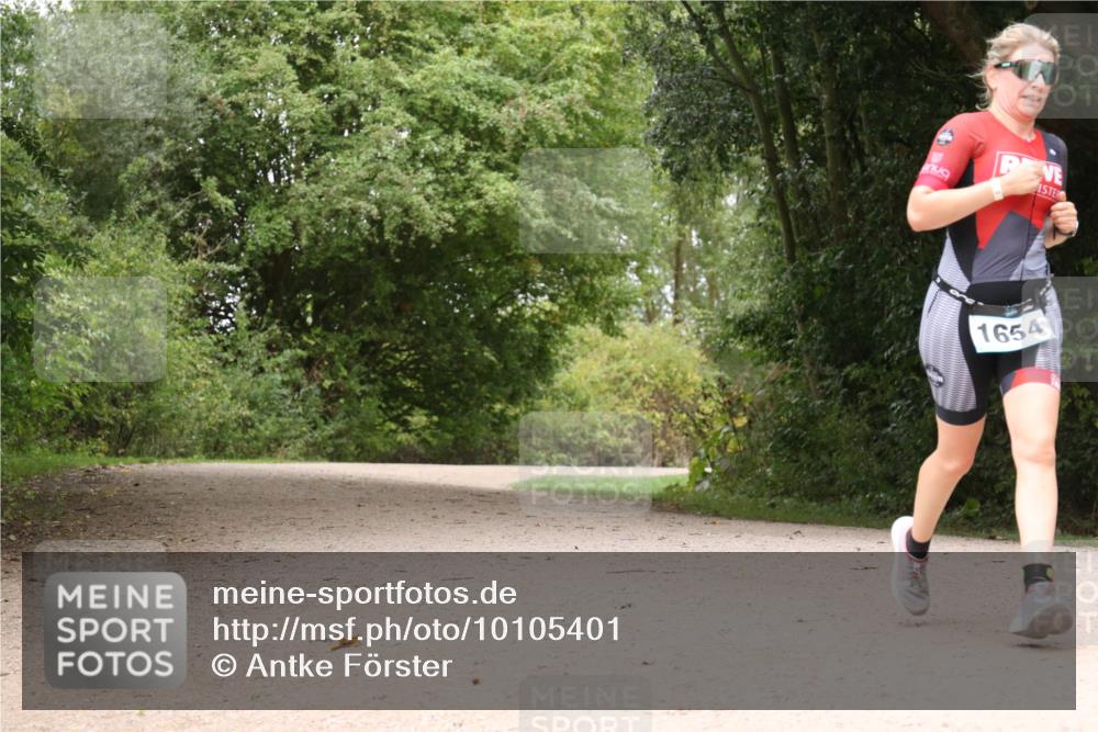 30.08.2026 - Elbe Triathlon Hamburg Antke Förster http://msf.ph/oto/10105401 30.08.2026 12:09:06 Laufen 1654 meine-sportfotos.de