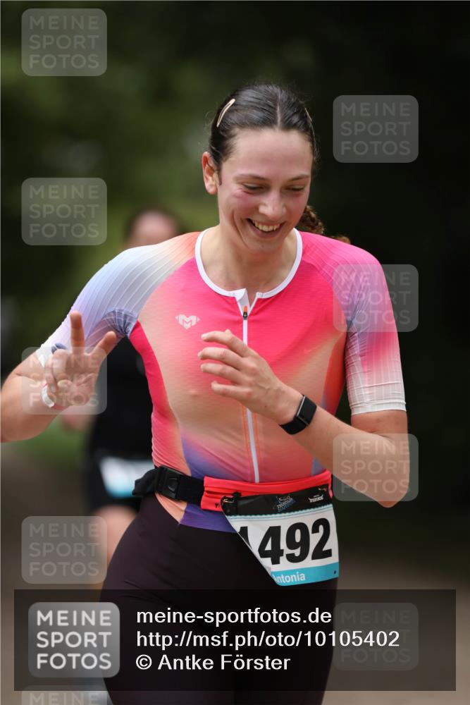 30.08.2026 - Elbe Triathlon Hamburg Antke Förster http://msf.ph/oto/10105402 30.08.2026 12:04:01 Laufen 492 meine-sportfotos.de
