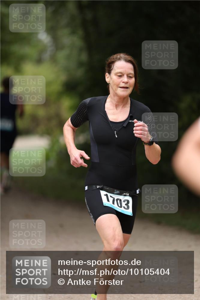 30.08.2026 - Elbe Triathlon Hamburg Antke Förster http://msf.ph/oto/10105404 30.08.2026 12:04:02 Laufen 1703 meine-sportfotos.de
