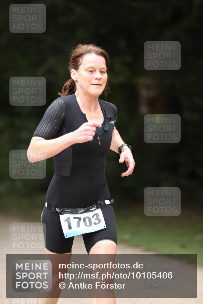 30.08.2026 - Elbe Triathlon Hamburg Antke Förster http://msf.ph/oto/10105406 30.08.2026 12:04:02 Laufen 1703 meine-sportfotos.de