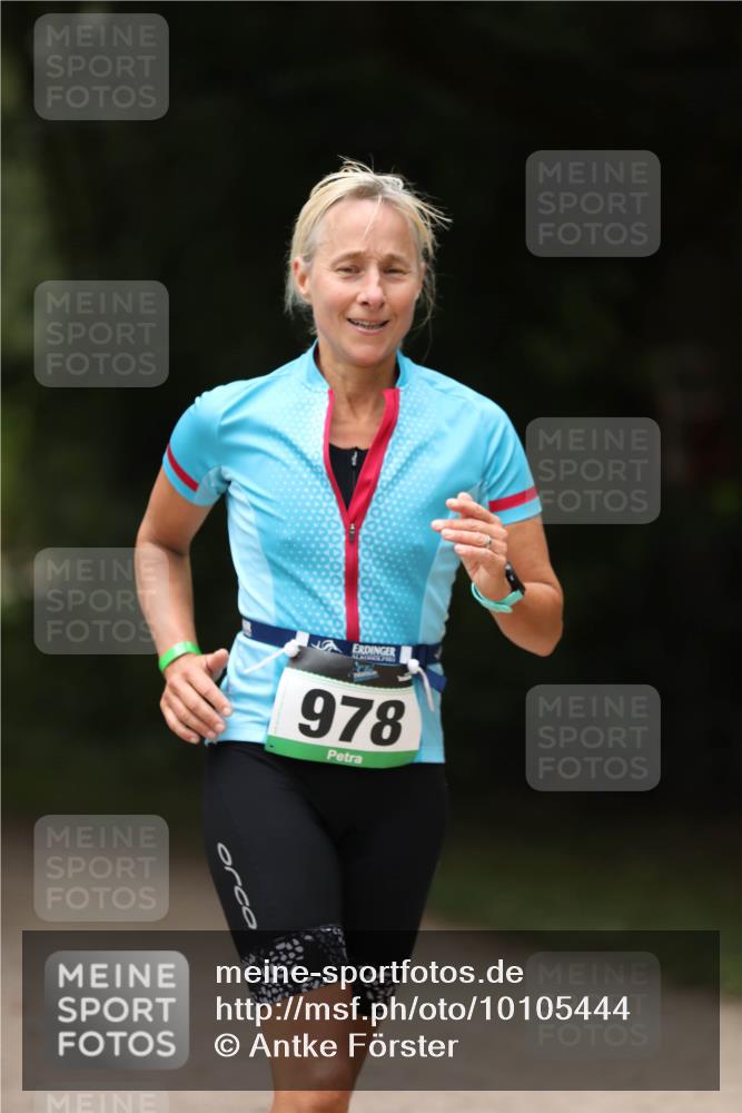 30.08.2026 - Elbe Triathlon Hamburg Antke Förster http://msf.ph/oto/10105444 30.08.2026 12:04:28 Laufen 978 meine-sportfotos.de