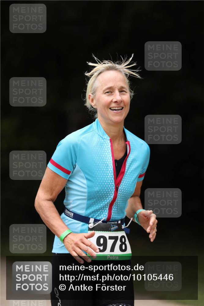30.08.2026 - Elbe Triathlon Hamburg Antke Förster http://msf.ph/oto/10105446 30.08.2026 12:04:28 Laufen 978 meine-sportfotos.de