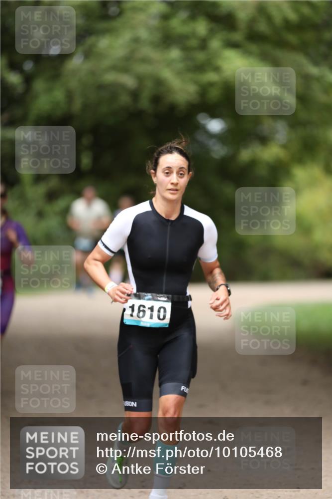 30.08.2026 - Elbe Triathlon Hamburg Antke Förster http://msf.ph/oto/10105468 30.08.2026 12:04:51 Laufen 1610 meine-sportfotos.de
