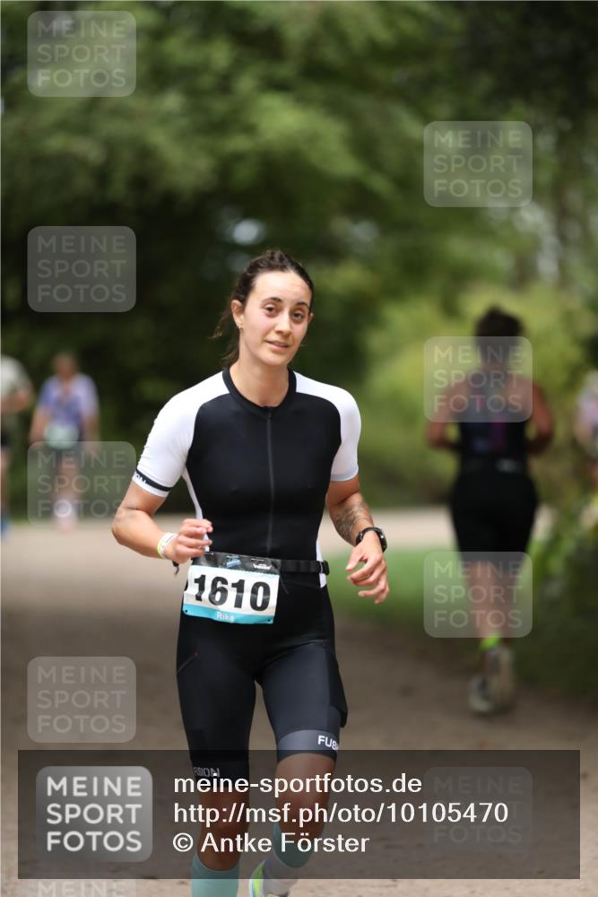 30.08.2026 - Elbe Triathlon Hamburg Antke Förster http://msf.ph/oto/10105470 30.08.2026 12:04:51 Laufen 1610 meine-sportfotos.de