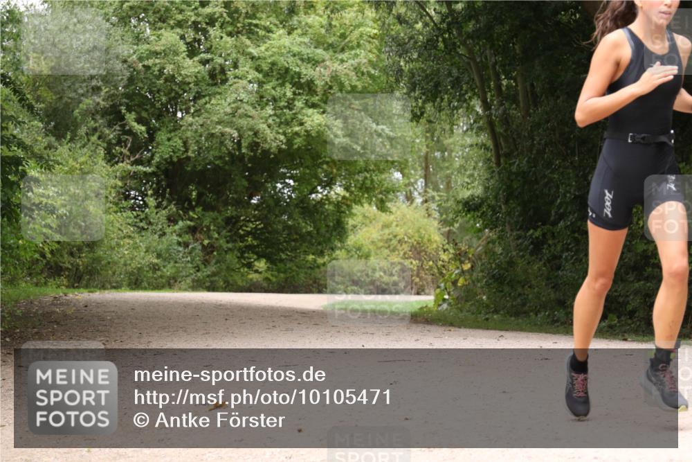 30.08.2026 - Elbe Triathlon Hamburg Antke Förster http://msf.ph/oto/10105471 30.08.2026 12:11:01 Laufen 7001 meine-sportfotos.de