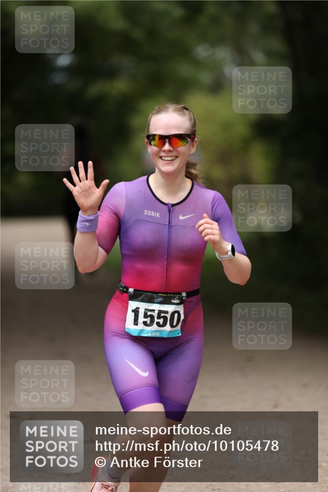30.08.2026 - Elbe Triathlon Hamburg Antke Förster http://msf.ph/oto/10105478 30.08.2026 12:04:54 Laufen 1550 meine-sportfotos.de
