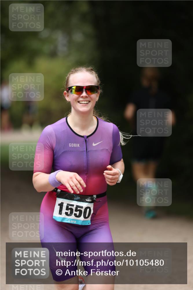 30.08.2026 - Elbe Triathlon Hamburg Antke Förster http://msf.ph/oto/10105480 30.08.2026 12:04:54 Laufen 1550 meine-sportfotos.de