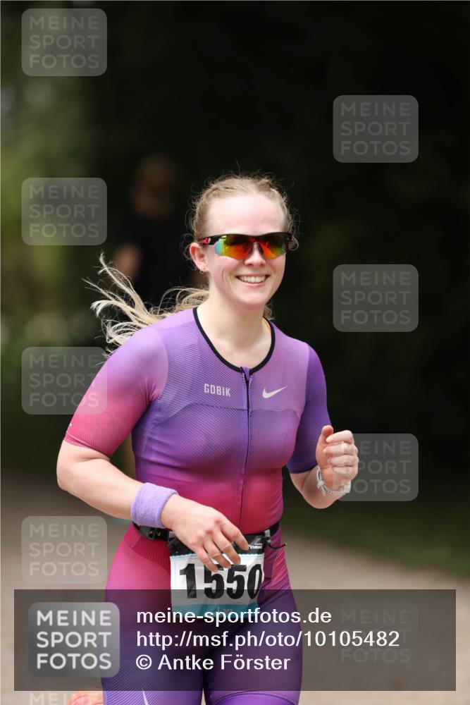 30.08.2026 - Elbe Triathlon Hamburg Antke Förster http://msf.ph/oto/10105482 30.08.2026 12:04:54 Laufen 1550 meine-sportfotos.de
