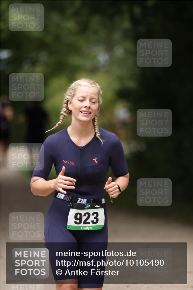 30.08.2026 - Elbe Triathlon Hamburg Antke Förster http://msf.ph/oto/10105490 30.08.2026 12:04:57 Laufen 3, 923 meine-sportfotos.de