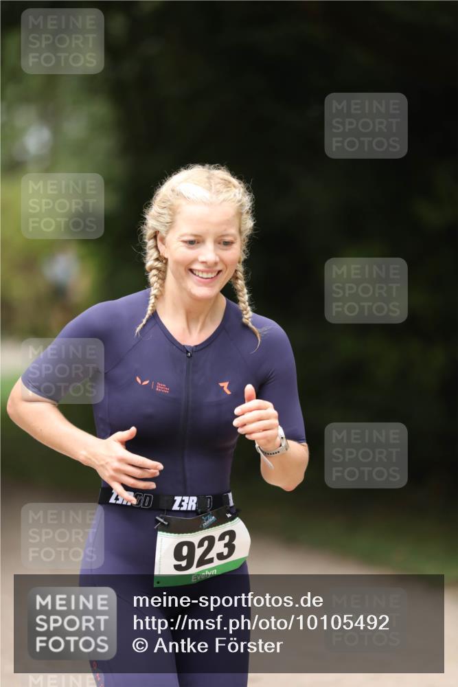 30.08.2026 - Elbe Triathlon Hamburg Antke Förster http://msf.ph/oto/10105492 30.08.2026 12:04:58 Laufen 0, 230, 23, 923 meine-sportfotos.de