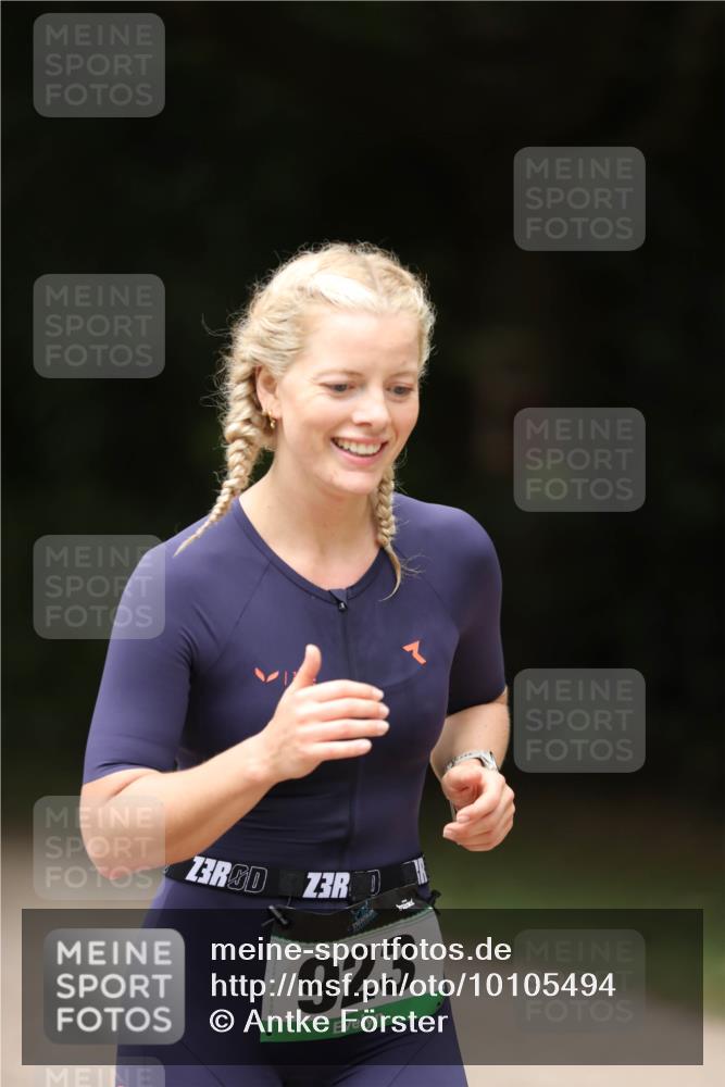 30.08.2026 - Elbe Triathlon Hamburg Antke Förster http://msf.ph/oto/10105494 30.08.2026 12:04:58 Laufen 3, 23, 923 meine-sportfotos.de