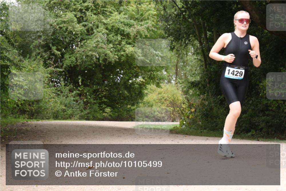 30.08.2026 - Elbe Triathlon Hamburg Antke Förster http://msf.ph/oto/10105499 30.08.2026 12:11:33 Laufen 1429 meine-sportfotos.de