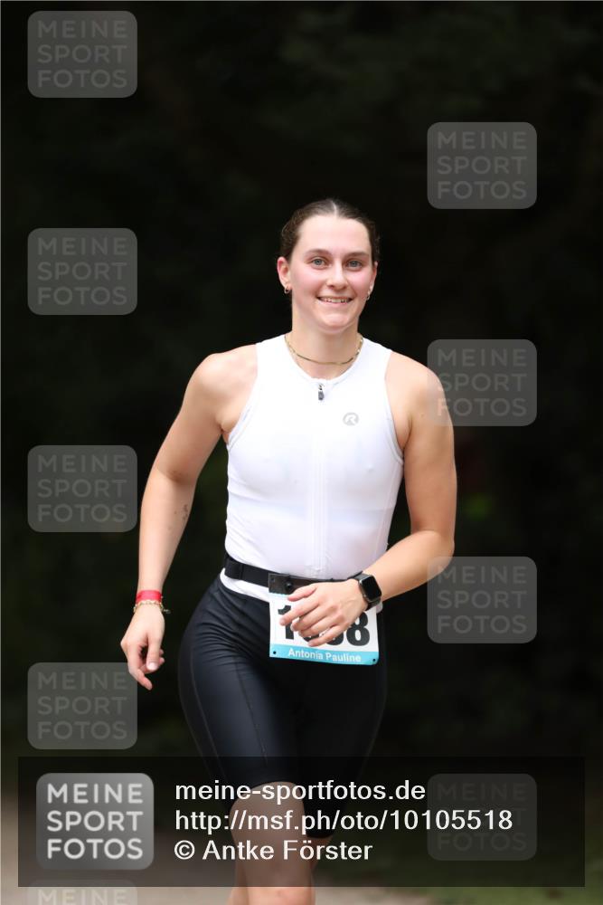 30.08.2026 - Elbe Triathlon Hamburg Antke Förster http://msf.ph/oto/10105518 30.08.2026 12:05:09 Laufen 128 meine-sportfotos.de