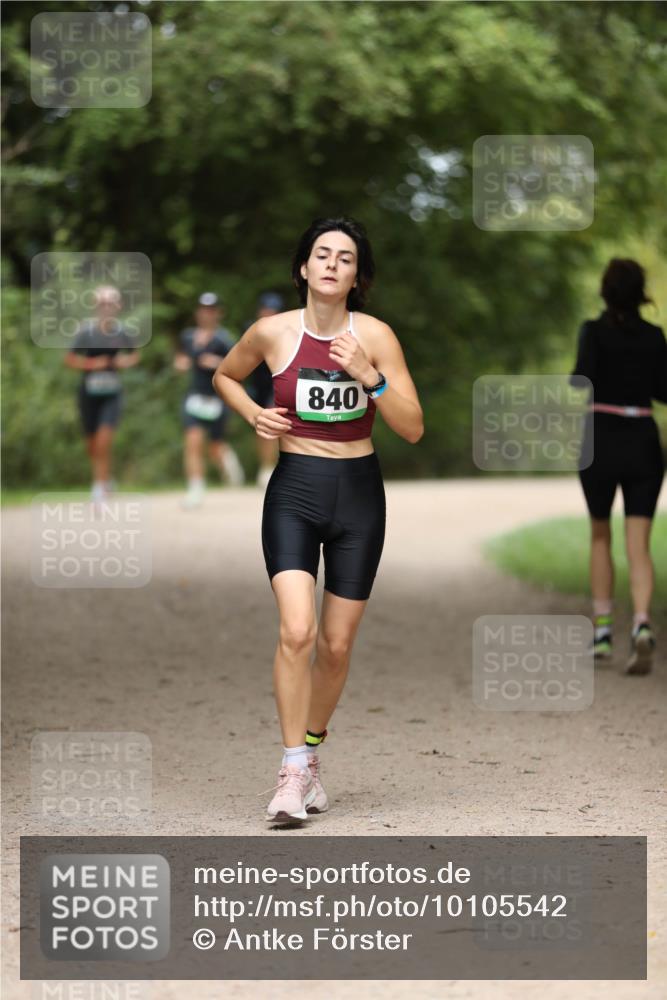 30.08.2026 - Elbe Triathlon Hamburg Antke Förster http://msf.ph/oto/10105542 30.08.2026 12:05:19 Laufen 840 meine-sportfotos.de