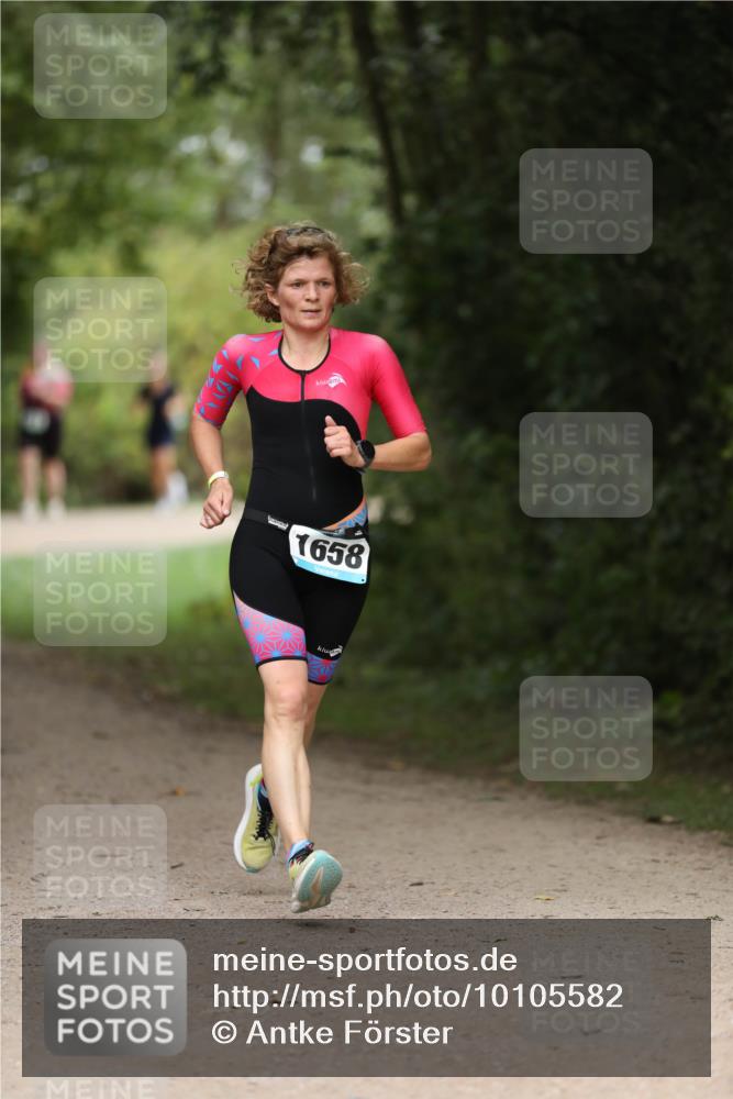 30.08.2026 - Elbe Triathlon Hamburg Antke Förster http://msf.ph/oto/10105582 30.08.2026 12:06:09 Laufen 1658 meine-sportfotos.de
