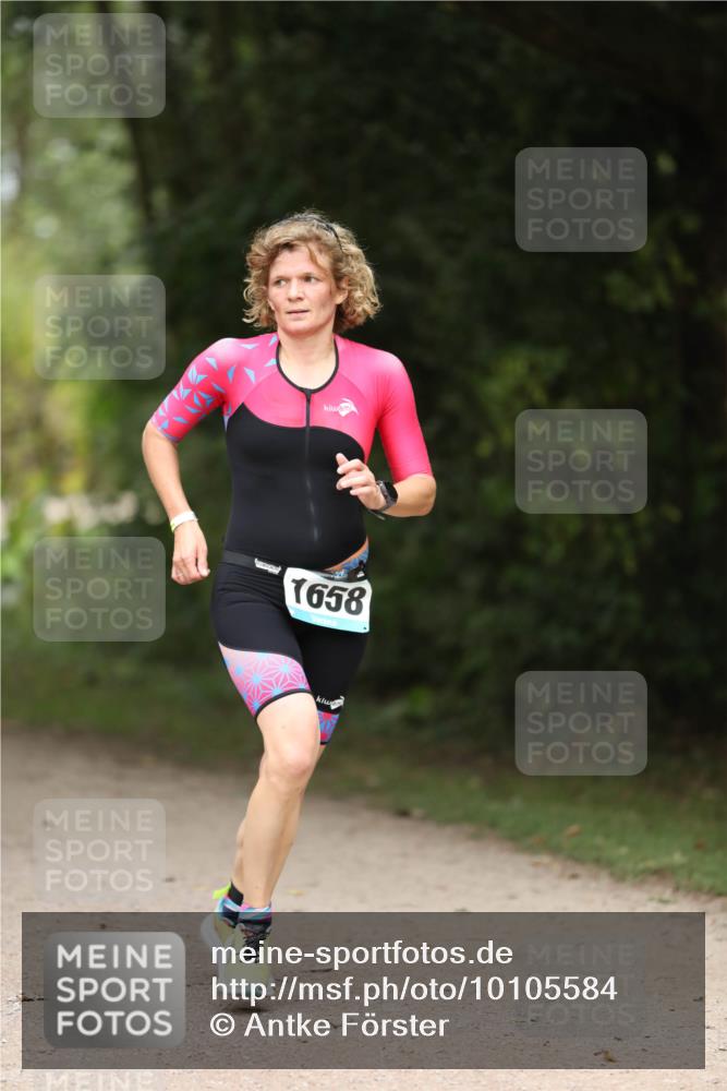 30.08.2026 - Elbe Triathlon Hamburg Antke Förster http://msf.ph/oto/10105584 30.08.2026 12:06:10 Laufen 1658 meine-sportfotos.de
