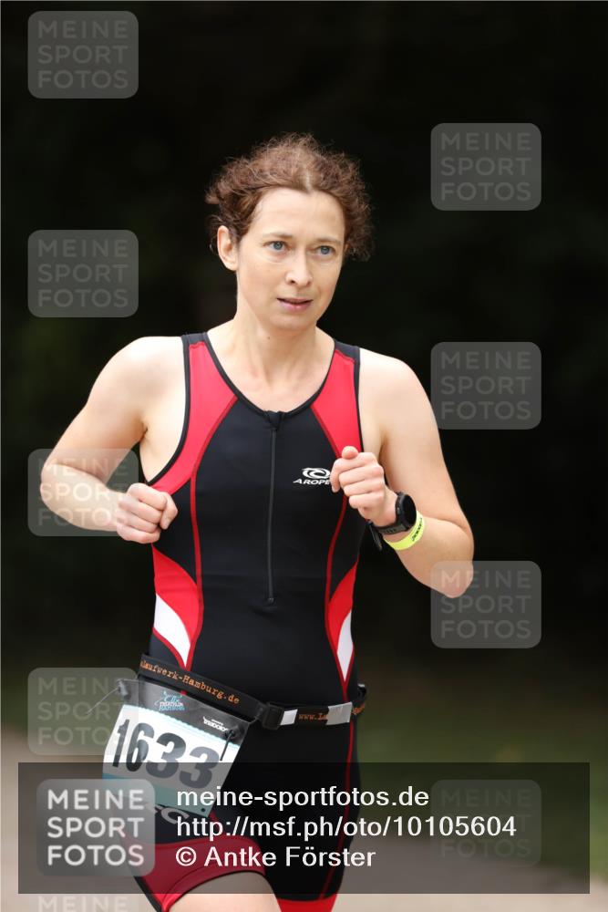30.08.2026 - Elbe Triathlon Hamburg Antke Förster http://msf.ph/oto/10105604 30.08.2026 12:06:16 Laufen 1633 meine-sportfotos.de