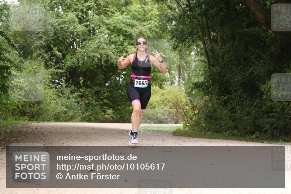 30.08.2026 - Elbe Triathlon Hamburg Antke Förster http://msf.ph/oto/10105617 30.08.2026 12:13:01 Laufen 1665 meine-sportfotos.de