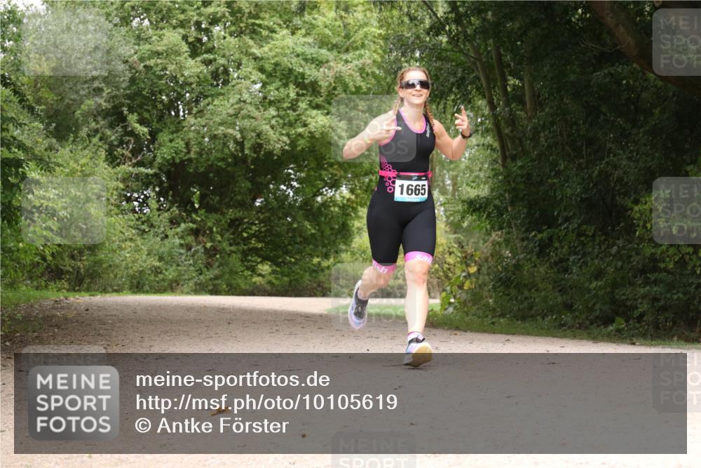 30.08.2026 - Elbe Triathlon Hamburg Antke Förster http://msf.ph/oto/10105619 30.08.2026 12:13:01 Laufen 1665 meine-sportfotos.de