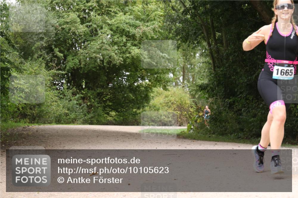 30.08.2026 - Elbe Triathlon Hamburg Antke Förster http://msf.ph/oto/10105623 30.08.2026 12:13:02 Laufen 1665 meine-sportfotos.de
