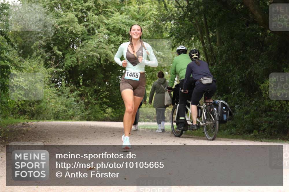 30.08.2026 - Elbe Triathlon Hamburg Antke Förster http://msf.ph/oto/10105665 30.08.2026 12:13:41 Laufen 1465 meine-sportfotos.de