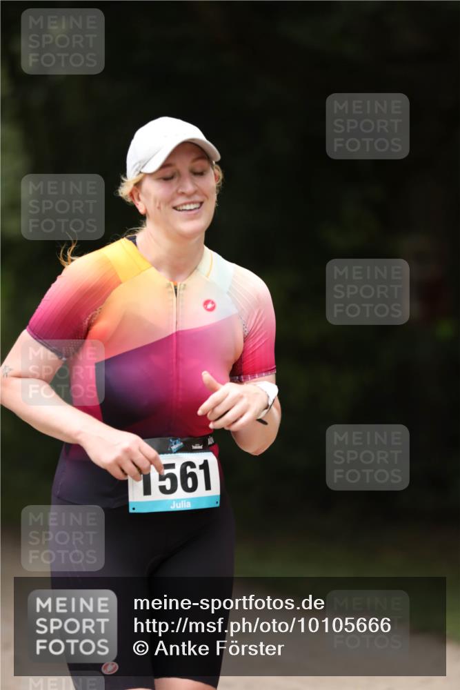 30.08.2026 - Elbe Triathlon Hamburg Antke Förster http://msf.ph/oto/10105666 30.08.2026 12:06:56 Laufen 1561 meine-sportfotos.de