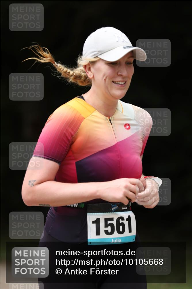30.08.2026 - Elbe Triathlon Hamburg Antke Förster http://msf.ph/oto/10105668 30.08.2026 12:06:56 Laufen 1561 meine-sportfotos.de