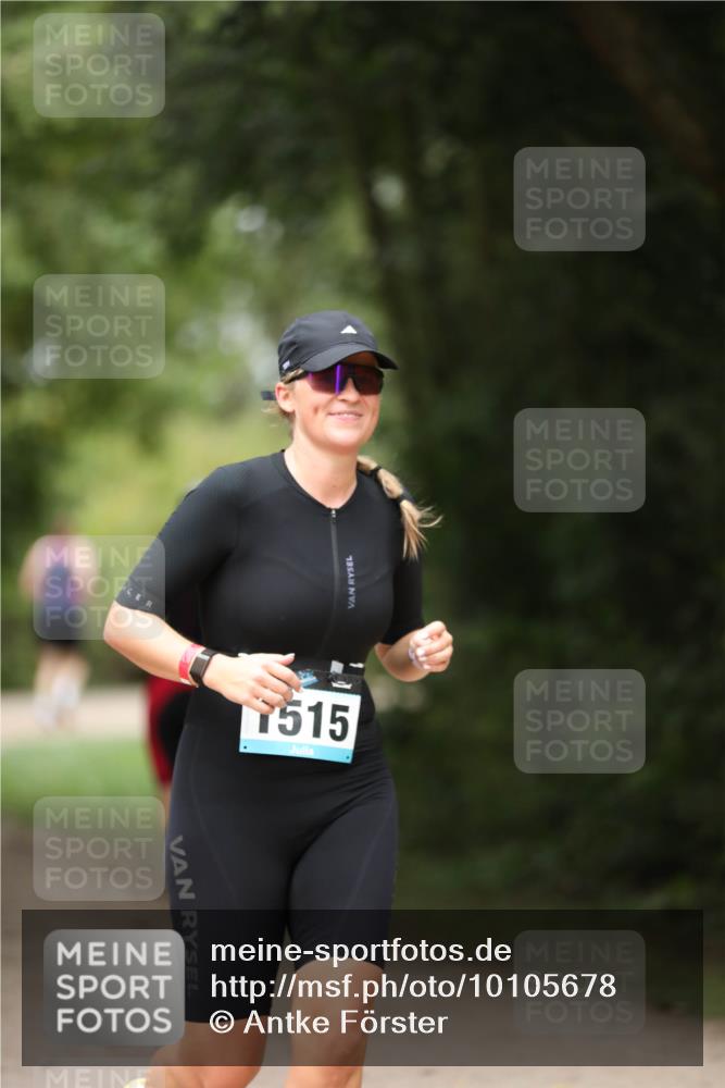 30.08.2026 - Elbe Triathlon Hamburg Antke Förster http://msf.ph/oto/10105678 30.08.2026 12:07:14 Laufen 7515 meine-sportfotos.de