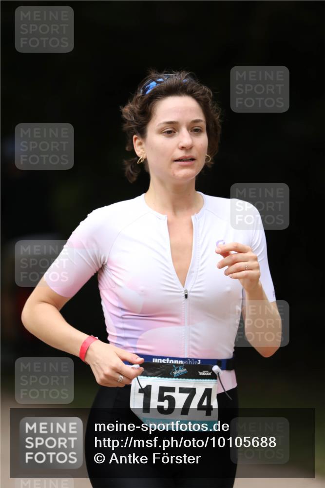 30.08.2026 - Elbe Triathlon Hamburg Antke Förster http://msf.ph/oto/10105688 30.08.2026 12:07:17 Laufen 3, 1574 meine-sportfotos.de