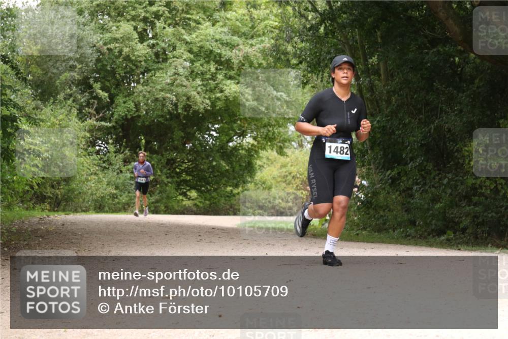 30.08.2026 - Elbe Triathlon Hamburg Antke Förster http://msf.ph/oto/10105709 30.08.2026 12:14:20 Laufen 1147, 1482 meine-sportfotos.de