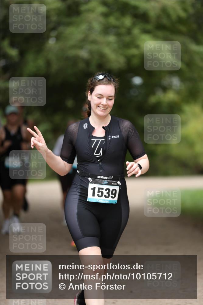 30.08.2026 - Elbe Triathlon Hamburg Antke Förster http://msf.ph/oto/10105712 30.08.2026 12:07:39 Laufen 1539 meine-sportfotos.de