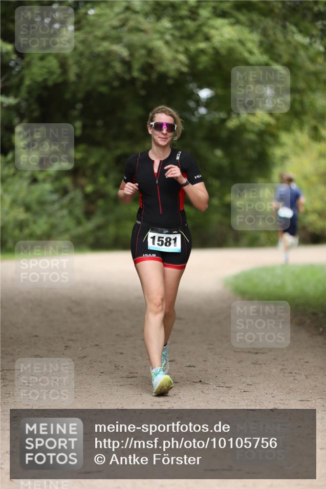 30.08.2026 - Elbe Triathlon Hamburg Antke Förster http://msf.ph/oto/10105756 30.08.2026 12:08:02 Laufen 1581 meine-sportfotos.de
