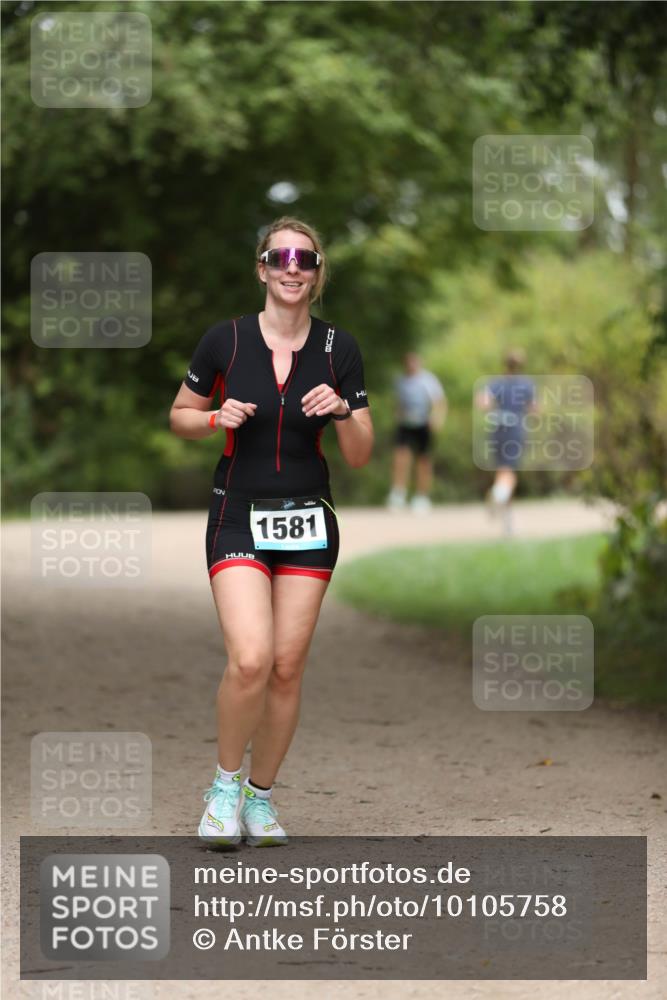 30.08.2026 - Elbe Triathlon Hamburg Antke Förster http://msf.ph/oto/10105758 30.08.2026 12:08:02 Laufen 1581 meine-sportfotos.de