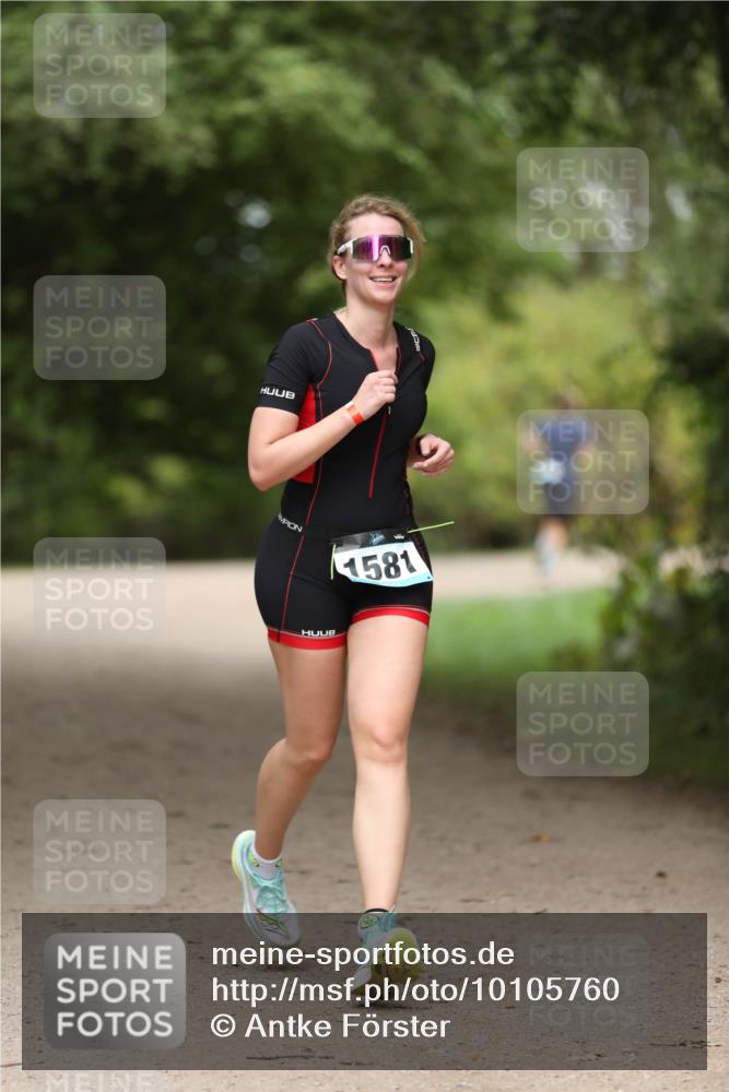 30.08.2026 - Elbe Triathlon Hamburg Antke Förster http://msf.ph/oto/10105760 30.08.2026 12:08:03 Laufen 1581 meine-sportfotos.de